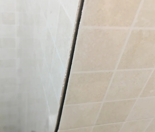 石家庄市瓷砖空鼓维修公司分享阳台瓷砖脱落的修复过程可以分为以下几个步骤