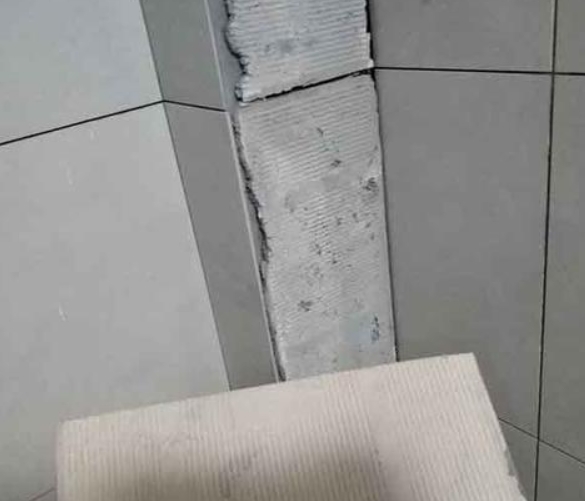 石家庄市瓷砖空鼓维修公司分享下厨房瓷砖脱落的补救措施。